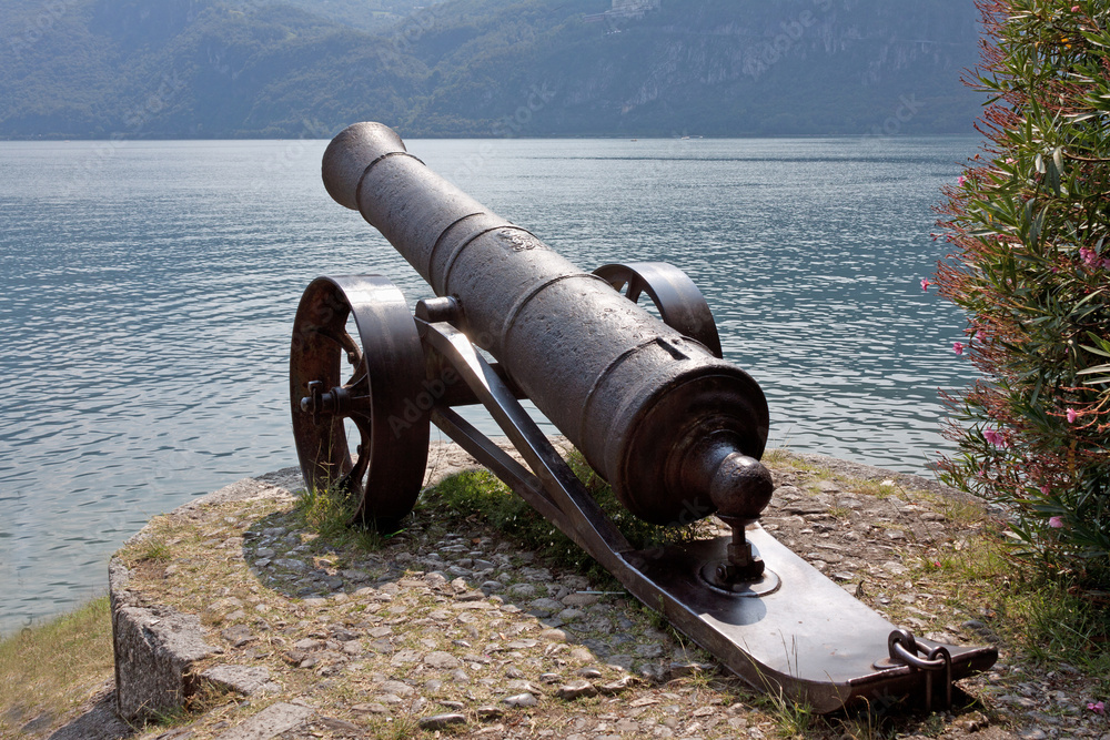 Il parco, il cannone e il lido di Mandello