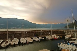 sunning sunset over lake como