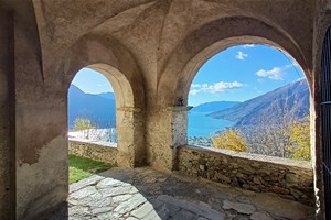 Stunning pics over lake como