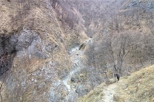 trekking and hiking trails in Mandello Lake Como tips