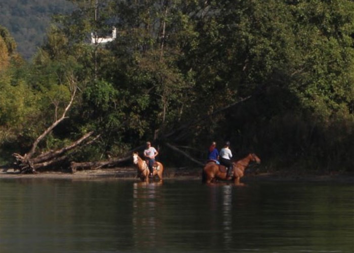 Andare a cavallo sul Lago di Como