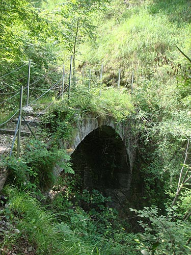 ponte del diavolo lezzeno lago di como