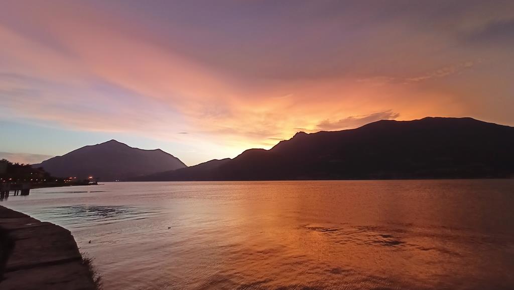 i tramonti più belli sul lago di como